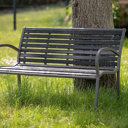 With 2 Bedrooms Buschvitz