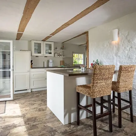 With 2 Bedrooms * Buschvitz