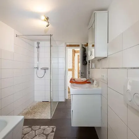 With 2 Bedrooms Semesterbostad